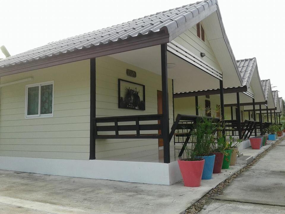บ้านฟ้ารักตะวัน Holiday home