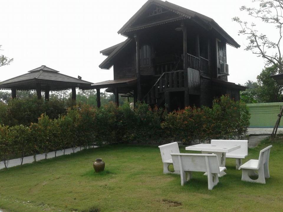 บ้านฟ้ารักตะวัน Cha-Am