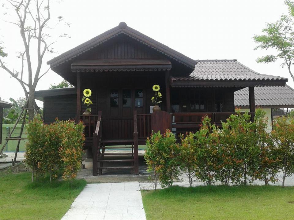 บ้านฟ้ารักตะวัน